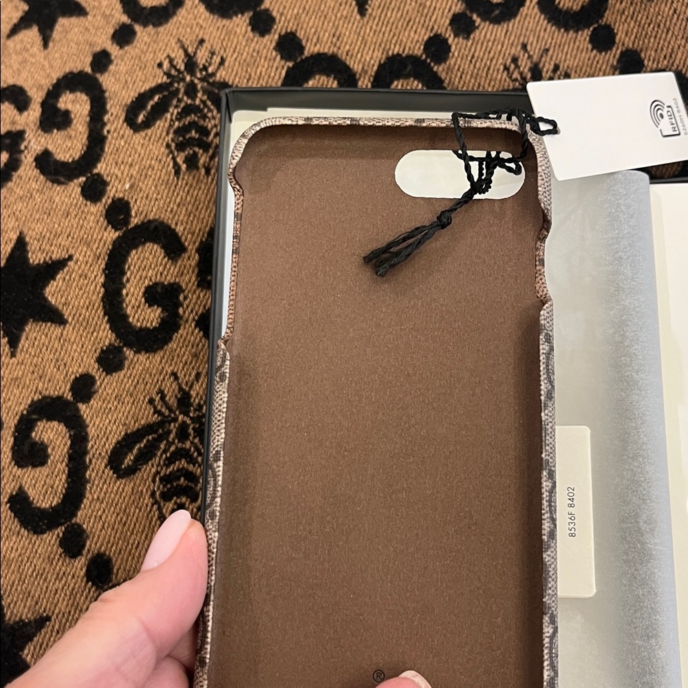 Gucci Beige GG Bee Phone Case - Picture 4 of 10